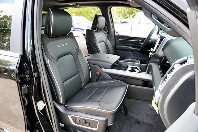 New 2026 Diamond Black Crystal Pearl-Coat Exterior Paint RAM Laramie image 17