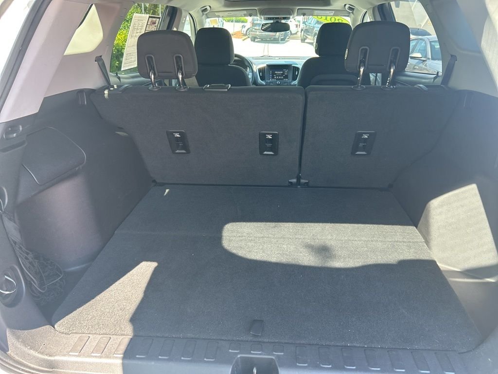 Used 2018 White GMC SLE image 16