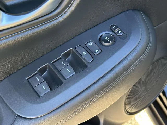 2025 Honda HR-V LX - Photo 16