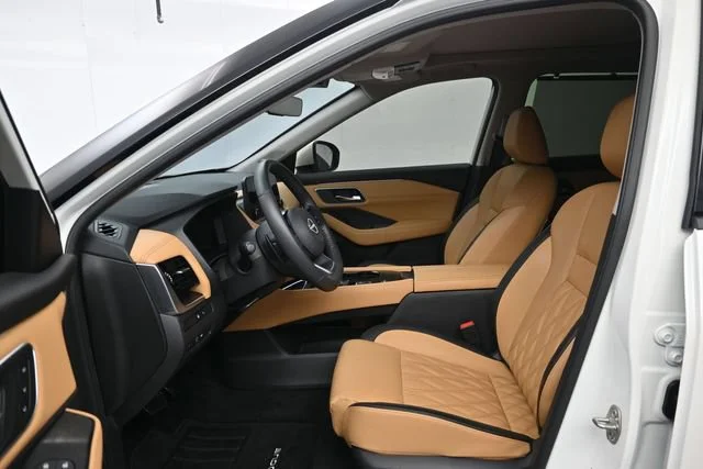 Used 2023 Pearl White Trico Nissan Platinum image 10