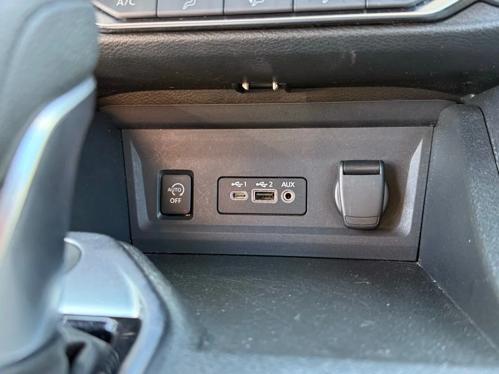 Used 2024  Nissan SV image 18