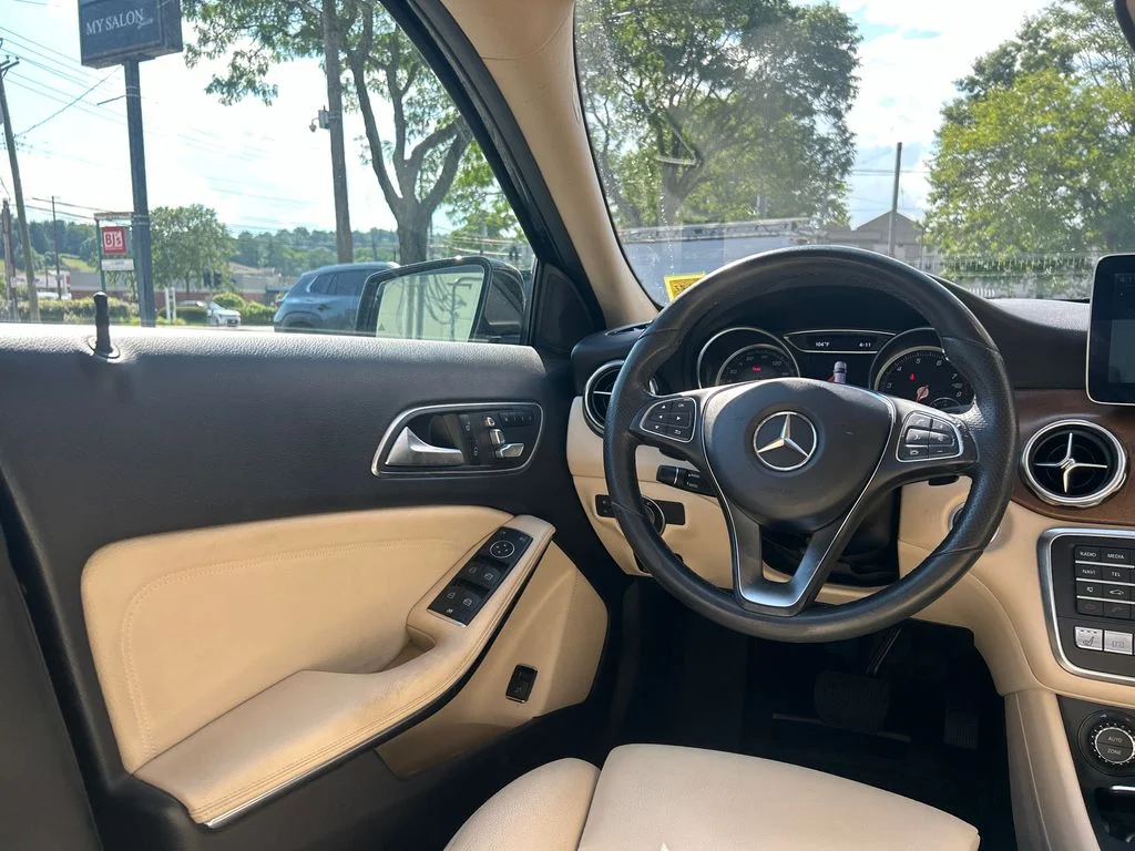 Used 2018 Black Mercedes-Benz GLA 250 image 24