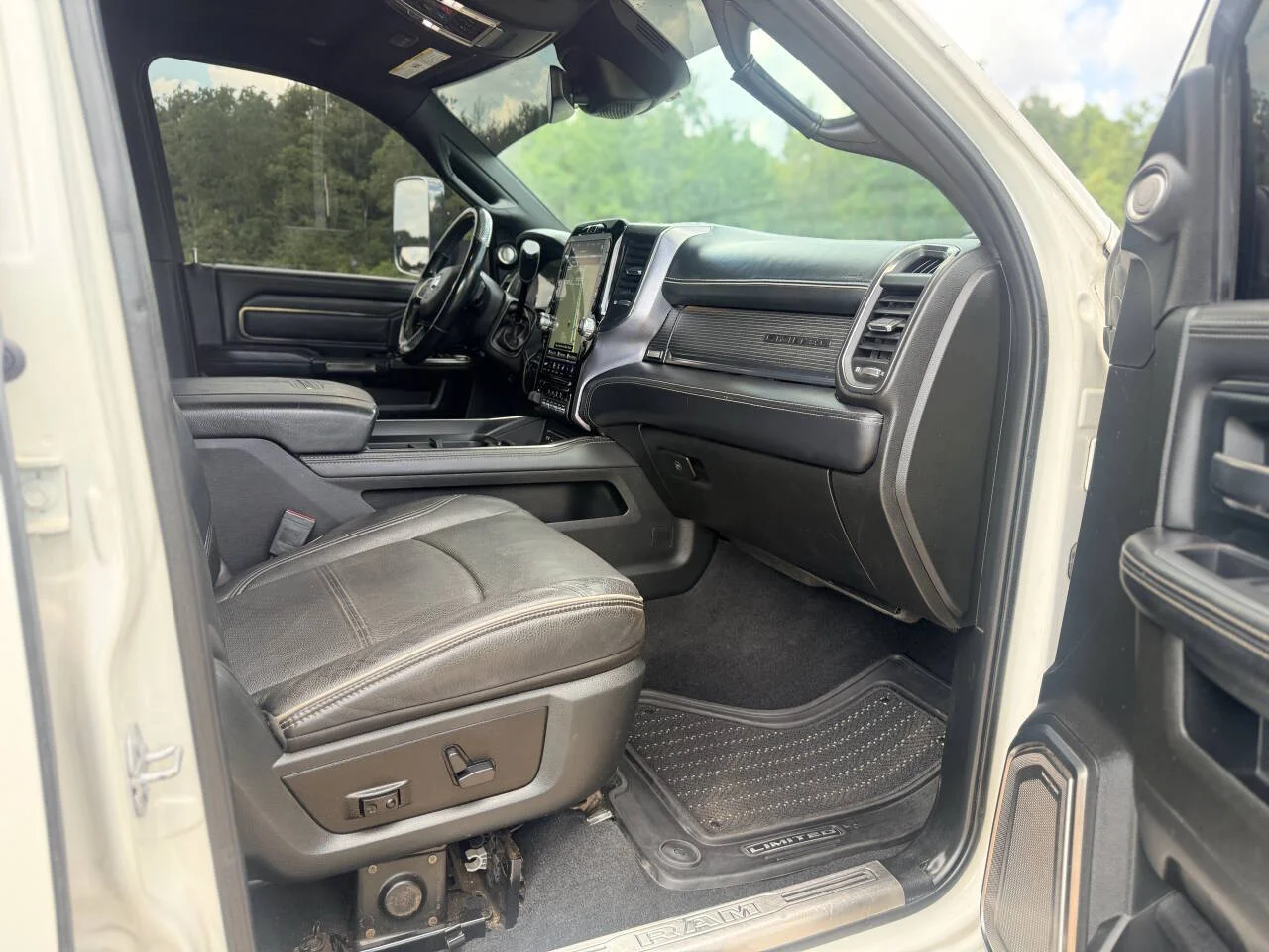 Used 2019 White RAM Limited 4x4 4dr Crew Cab 6.3 ft. SB Pickup image 24
