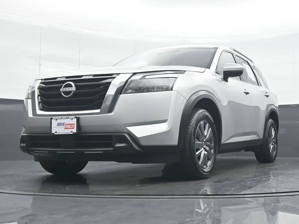 Used 2025 Silver Nissan SV image 26