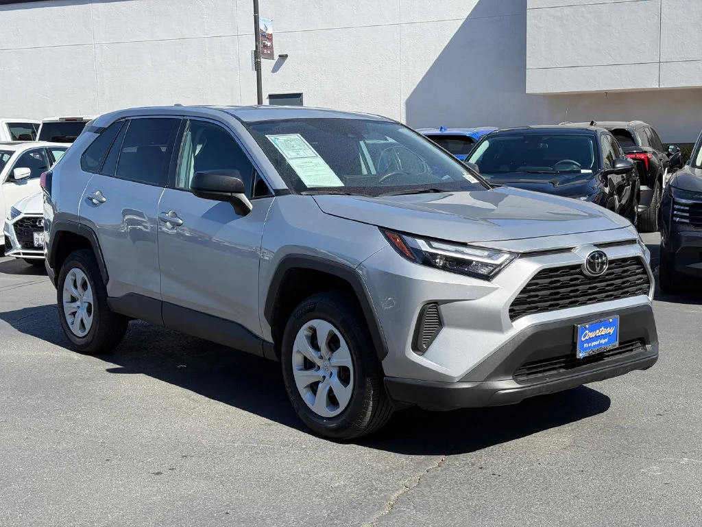 Used 2025  Toyota LE image 6