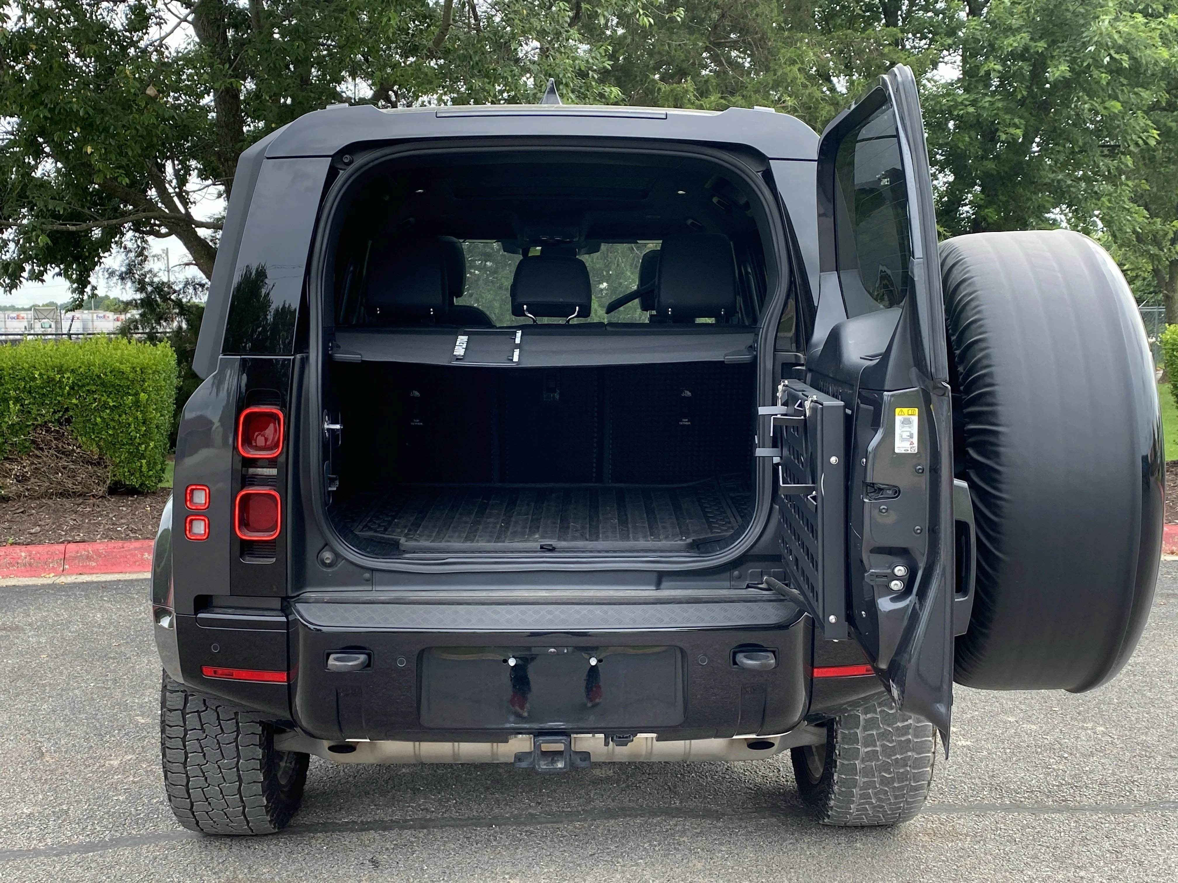 Used 2023 Black Land Rover X-Dynamic SE image 6