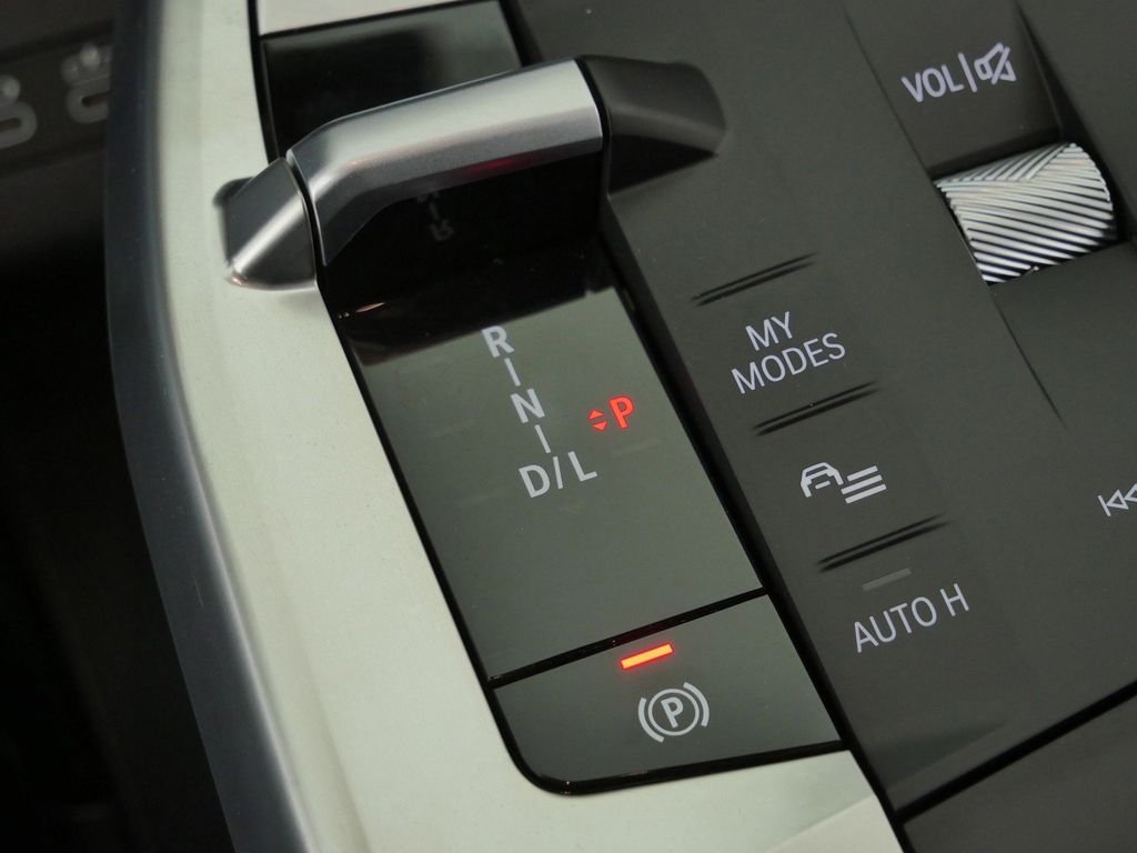 Used 2026 Alpine White BMW xDrive28i image 48