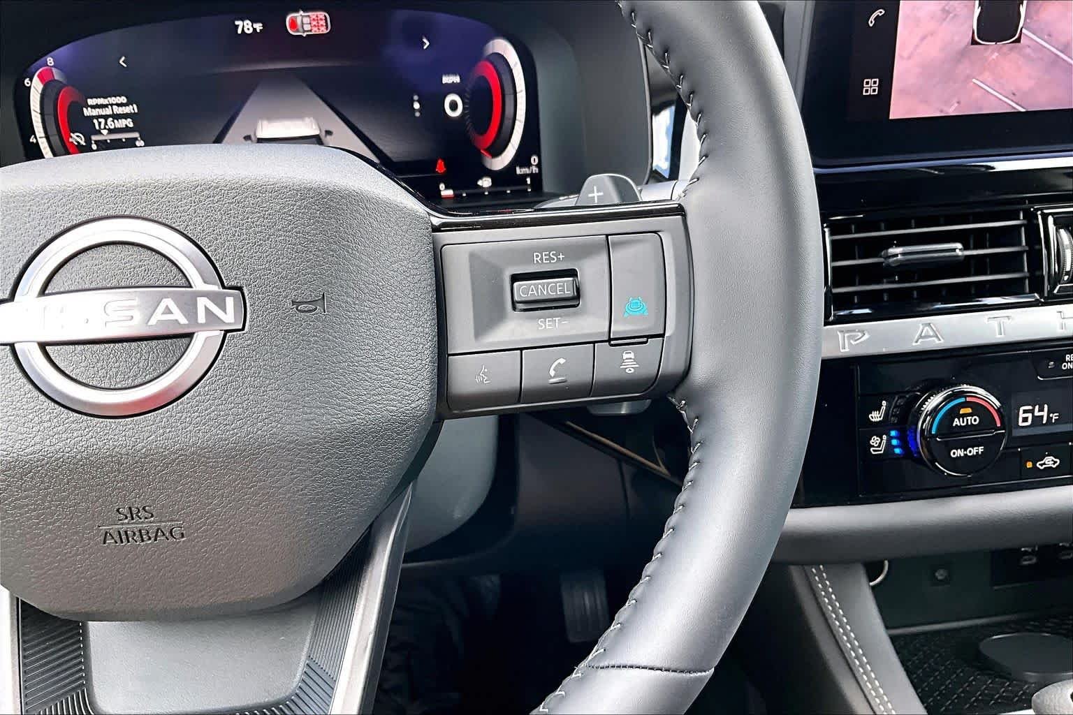 Used 2026 Everest White Pearl Tricoat/Super Black Nissan Platinum image 25