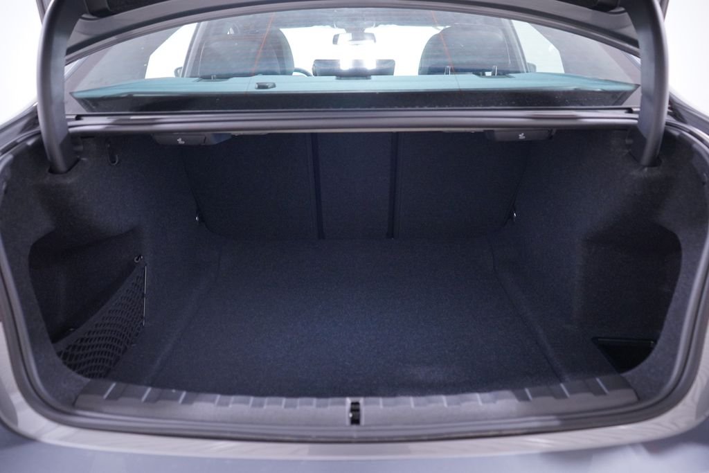 2025 BMW 3 Series 330i - Photo 22