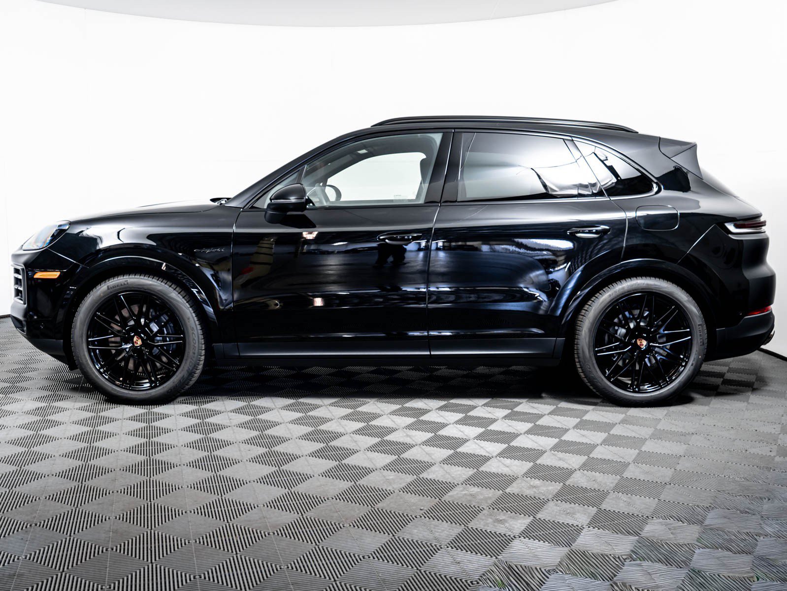 New 2026 CHROMITE BLACK Porsche E-Hybrid image 2