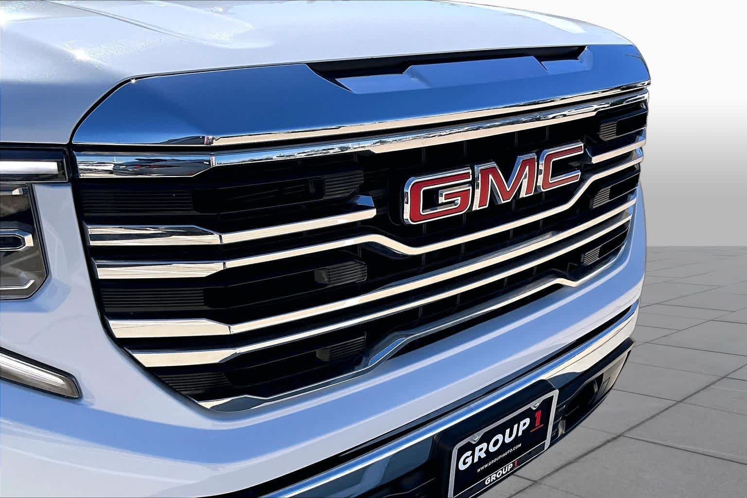Used 2026 Summit White GMC SLT image 30