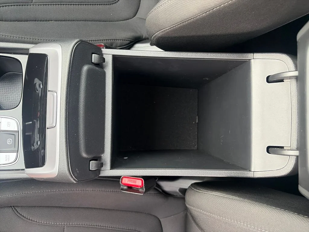 Used 2025 Gray Hyundai SEL image 25