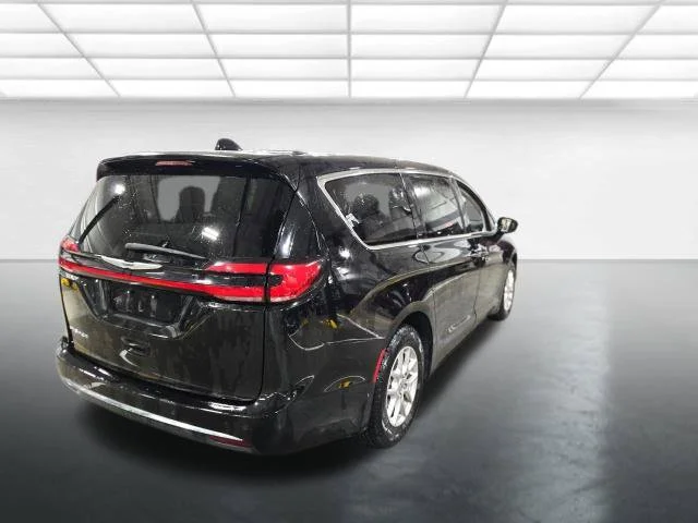 Used 2024 Black Chrysler Touring L image 4