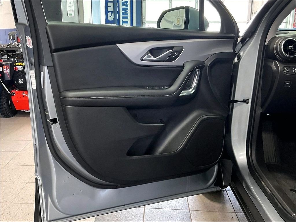 Used 2025 Gray Chevrolet LT image 9