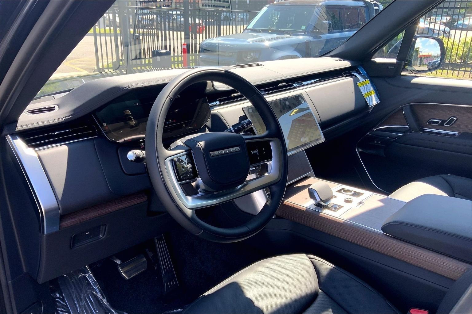 New 2027 Santorini Black Land Rover SE image 8