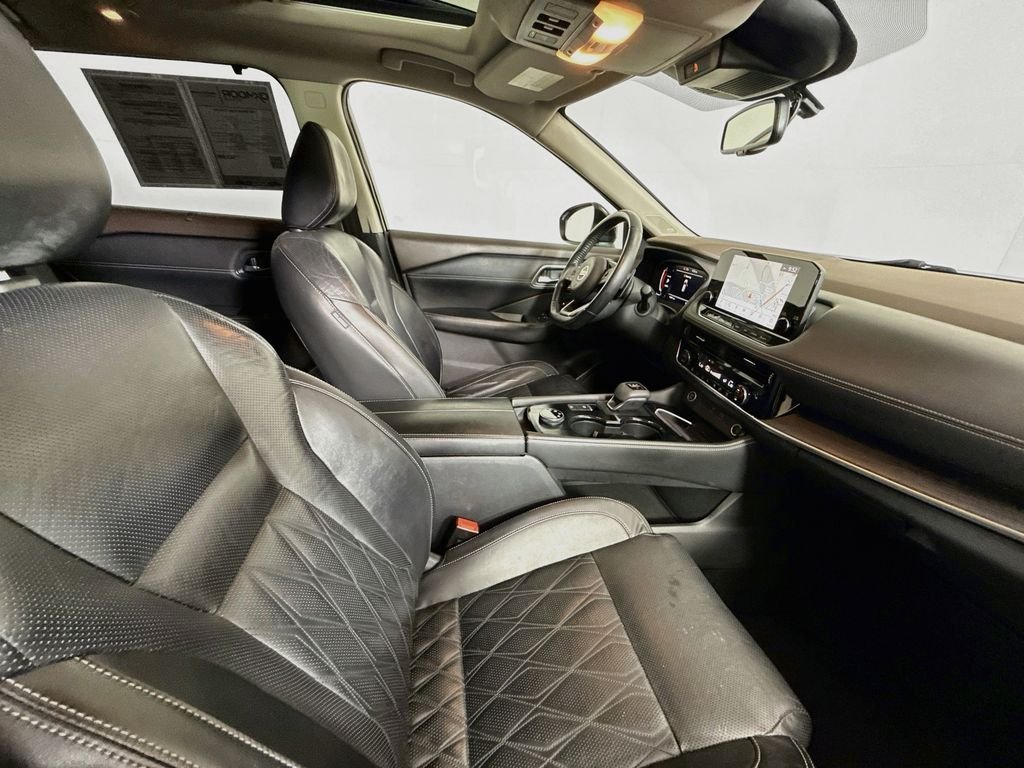Used 2021 Super Black Nissan Platinum image 30