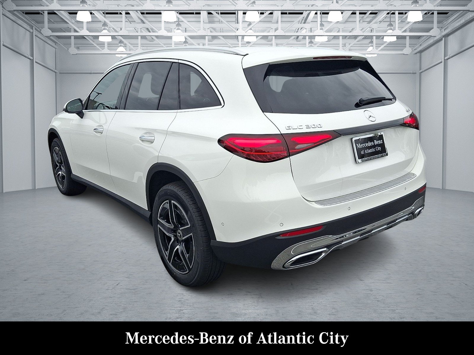 New 2027 Polar White Mercedes-Benz GLC 300 image 3