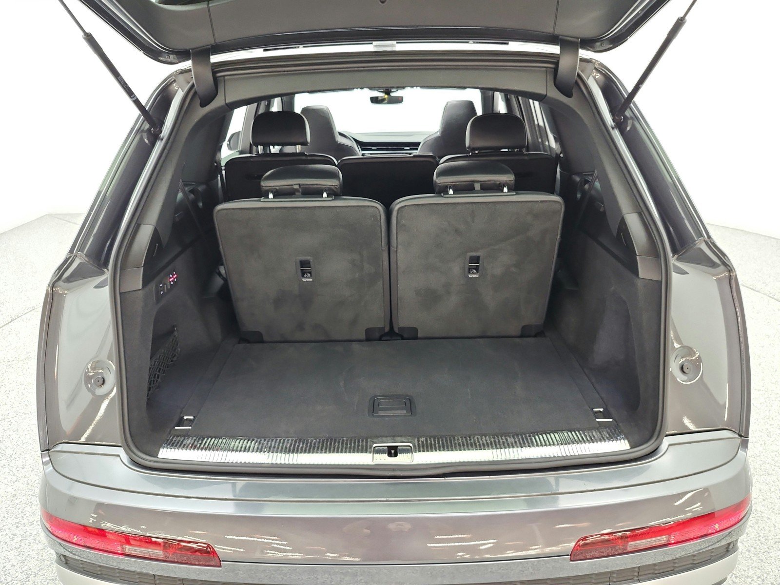 Used 2022 Daytona Gray Pearl Effect Audi Premium Plus image 21