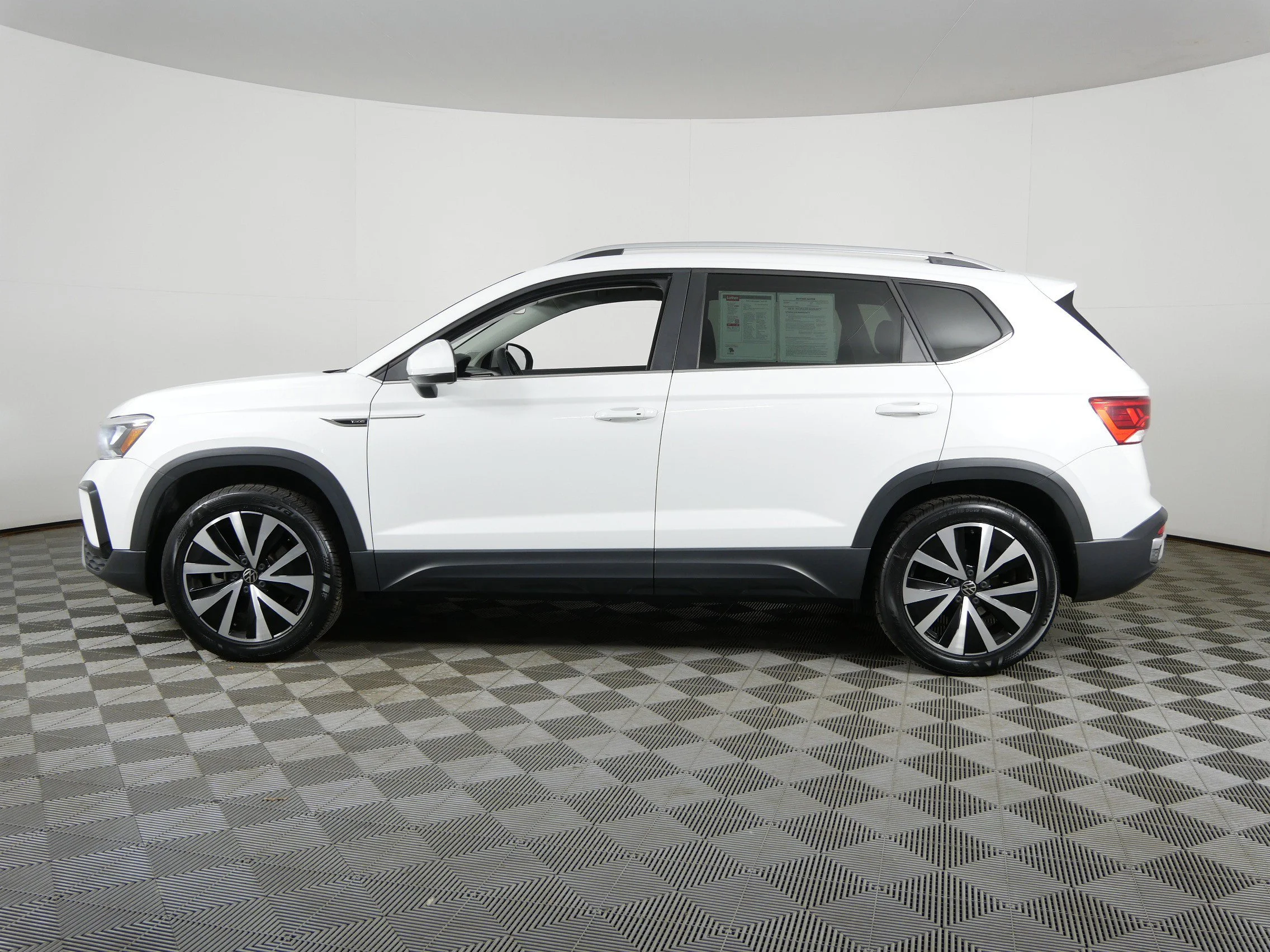 Certified Used 2023 Pure White Volkswagen SE image 4