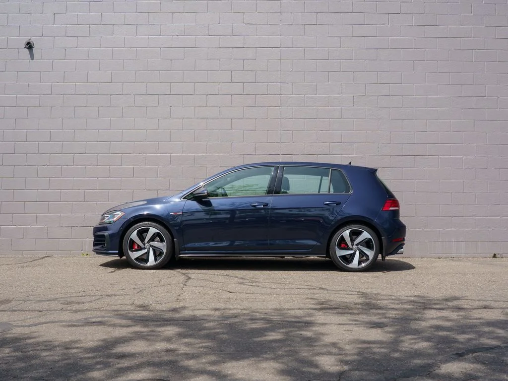Used 2018 Blue Volkswagen 2.0T SE image 2