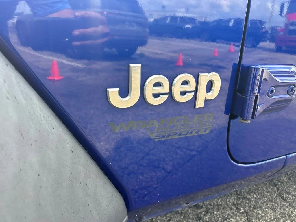 Used 2019 Blue Jeep Unlimited Sport S image 18