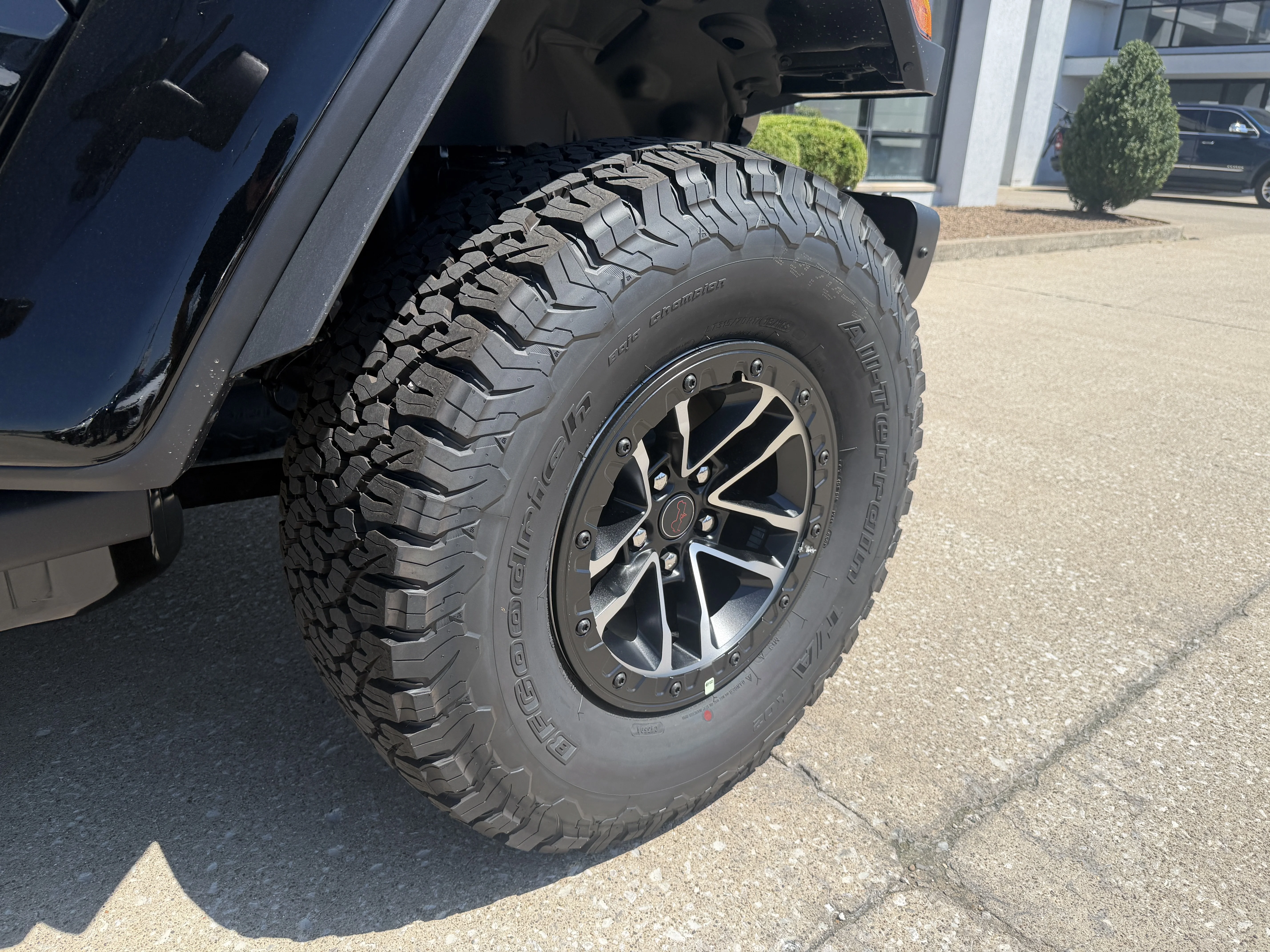 New 2026 Black Clear-Coat Exterior Paint Jeep Rubicon X image 24