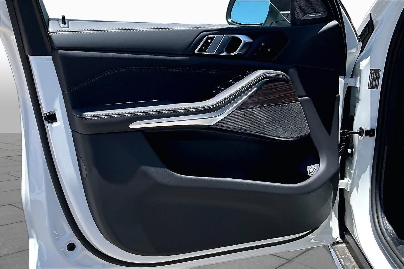 New 2026 Alpine White BMW xDrive50e image 10