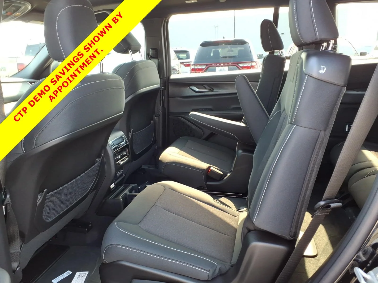 New 2026 Diamond Black Crystal Pearlcoat Jeep Laredo X image 17