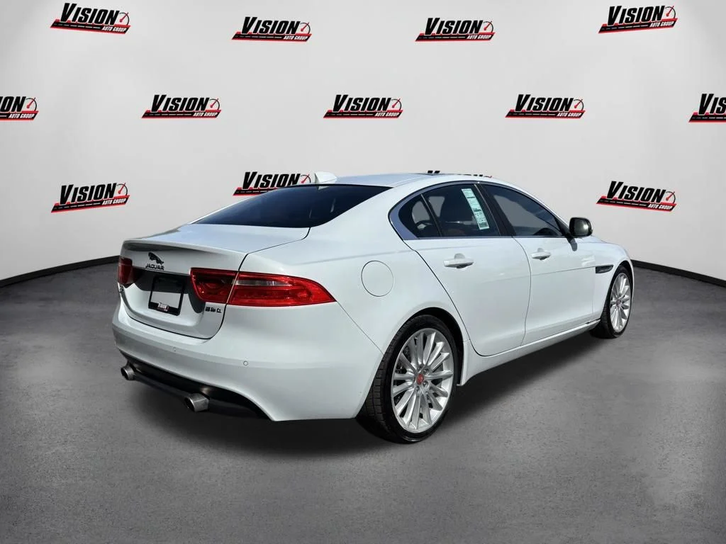 Used 2018  Jaguar 35t Portfolio Limited Edition image 5