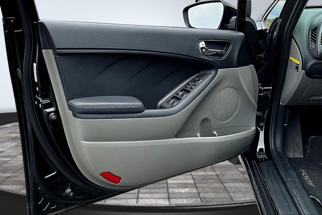 Used 2015 Black Kia LX image 15