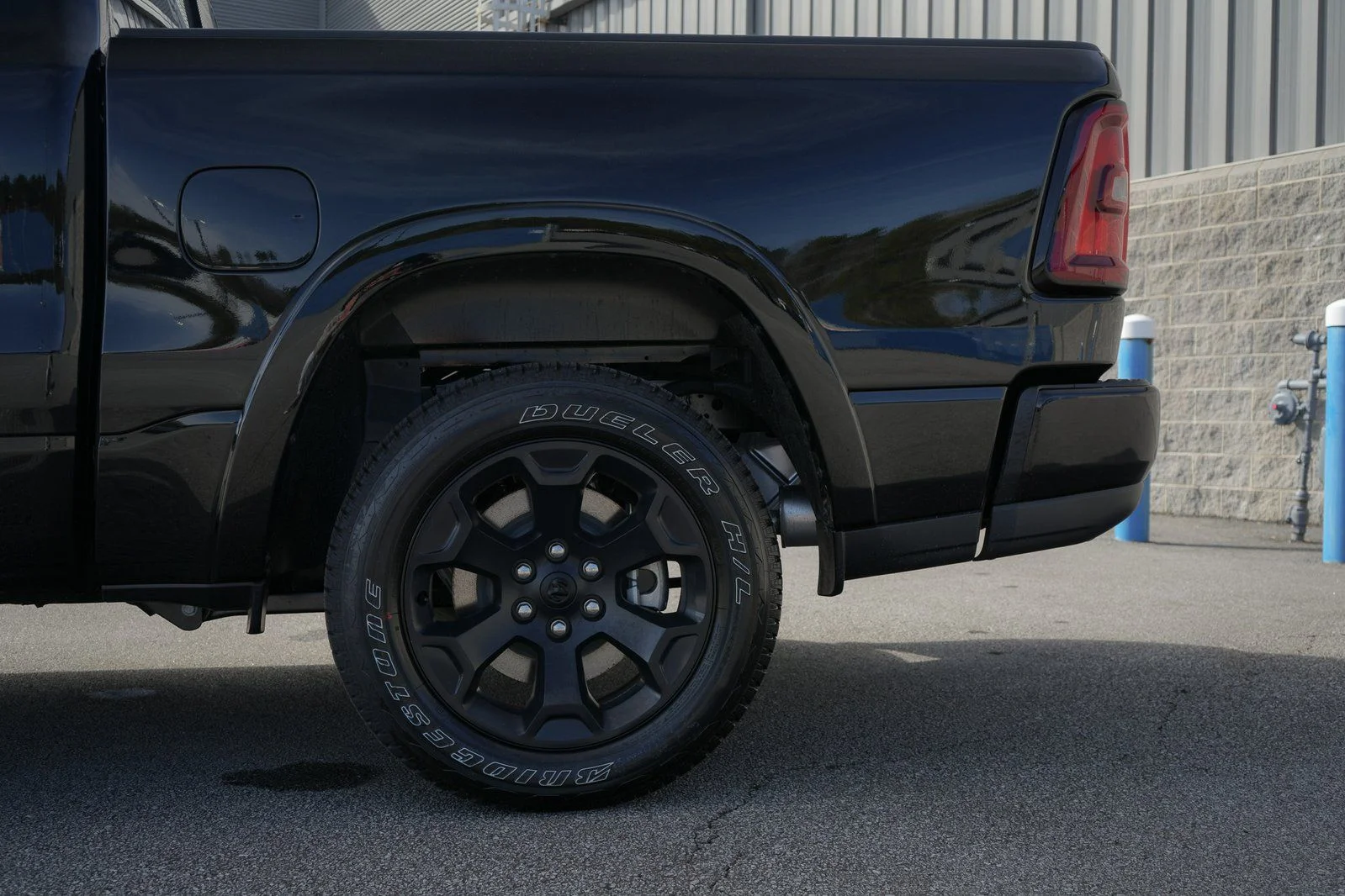New 2026 Diamond Black Crystal Pearl-Coat Exterior Paint RAM Big Horn/Lone Star image 6
