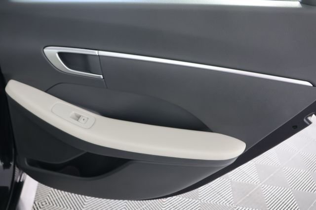 Used 2023 Blue Hyundai SE image 25