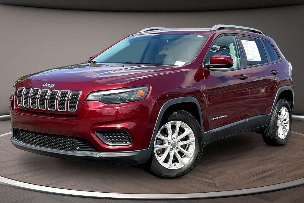 Used 2020 Red Jeep Latitude image 3