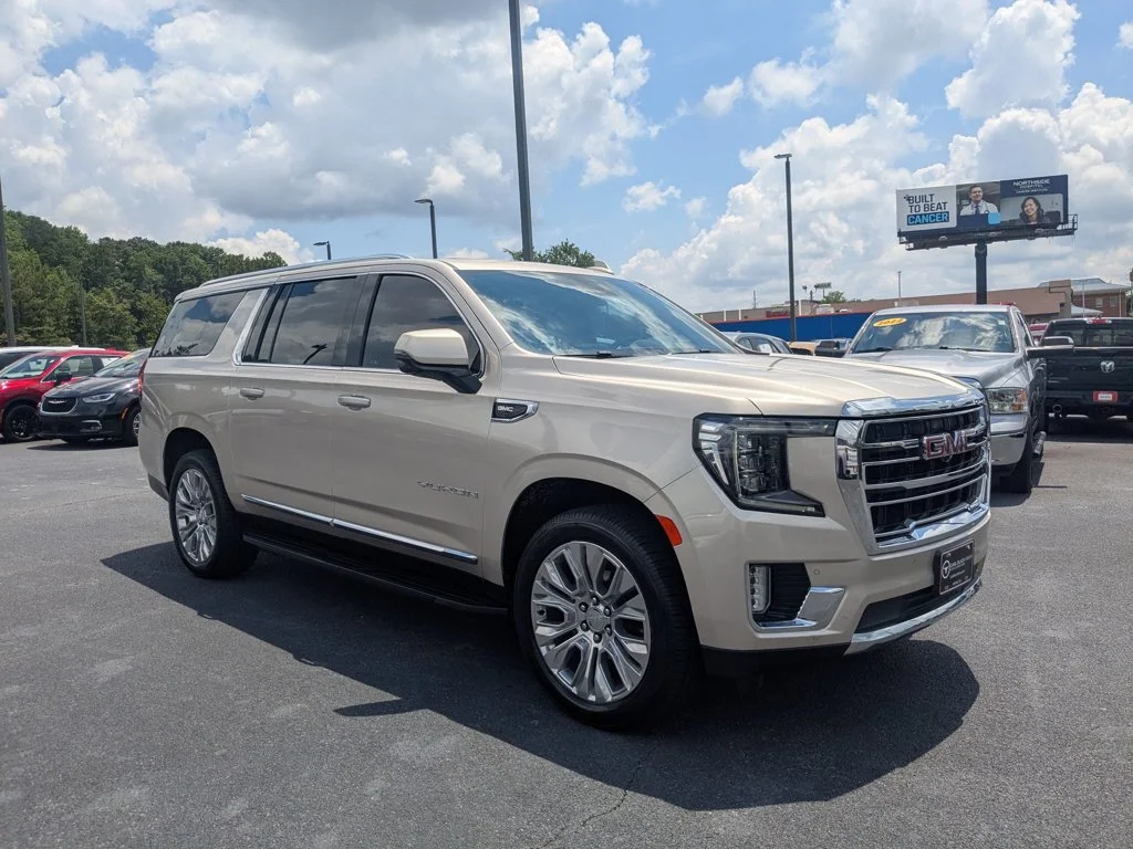 Used 2022 Pearl Beige Metallic GMC SLT image 3