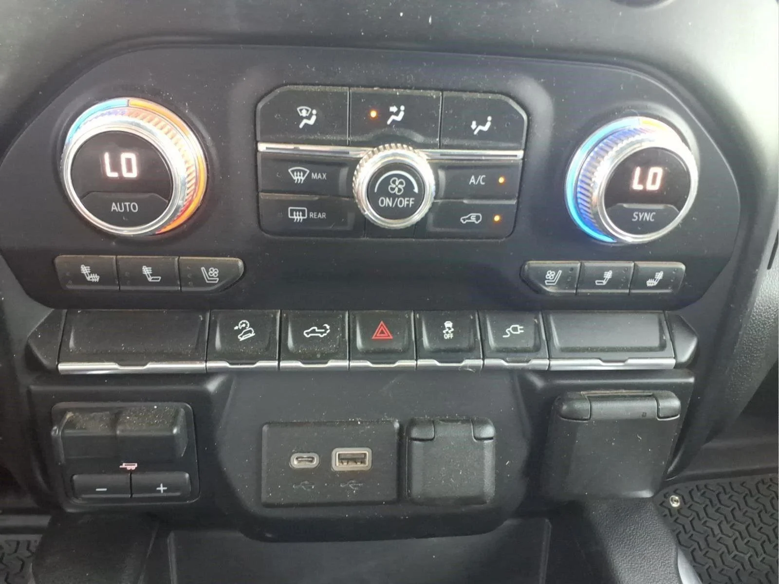 Used 2021 SUMMIT WHITE GMC AT4 image 24