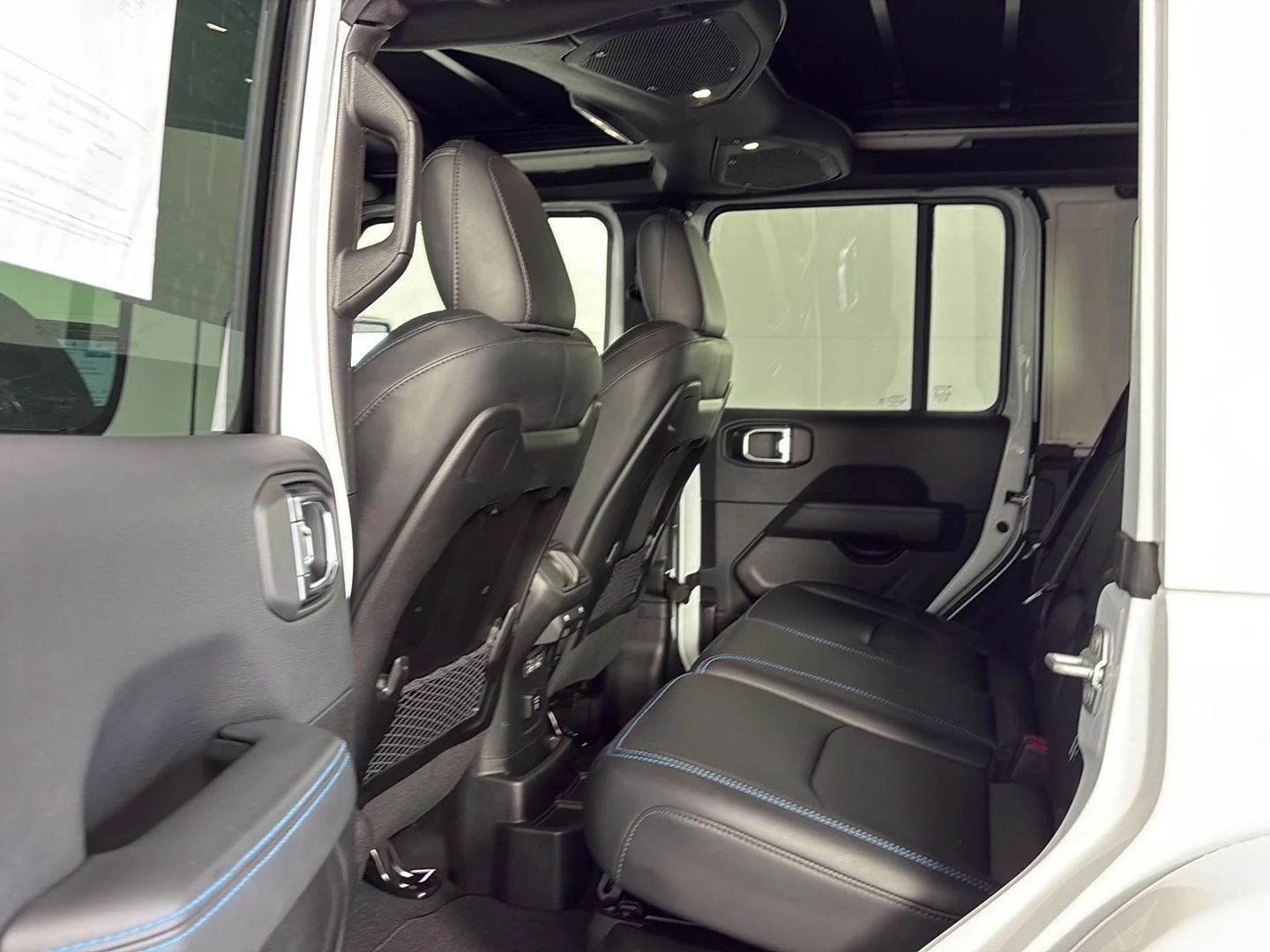 Used 2025 Bright White Clearcoat Jeep Rubicon X image 23