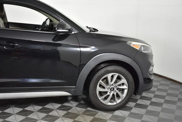 Used 2017 Black Hyundai SE Plus image 15