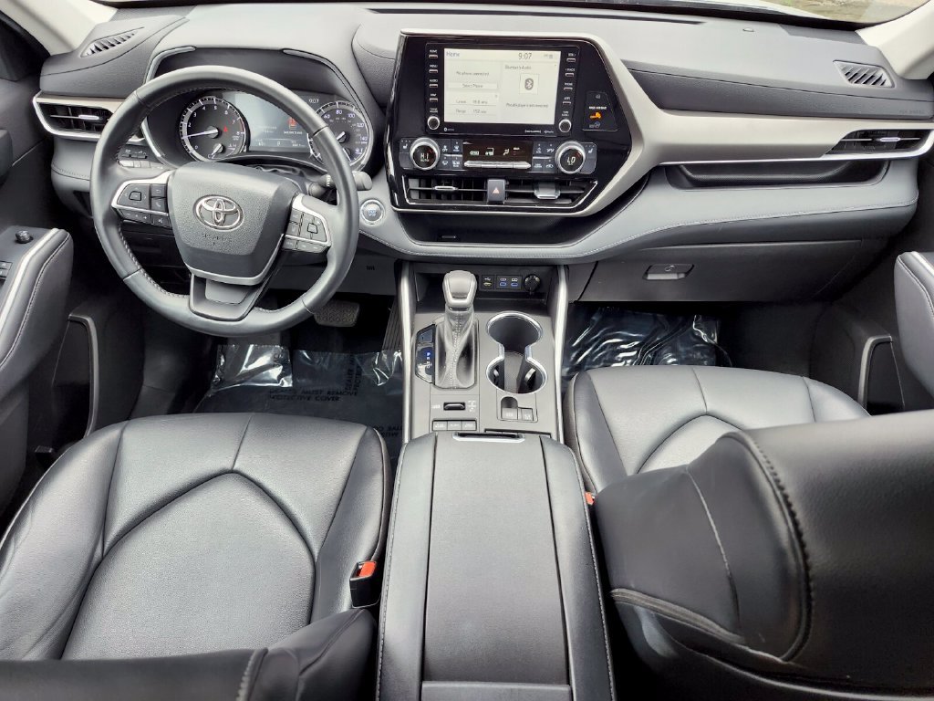 Used 2022 Gray Toyota XLE image 13