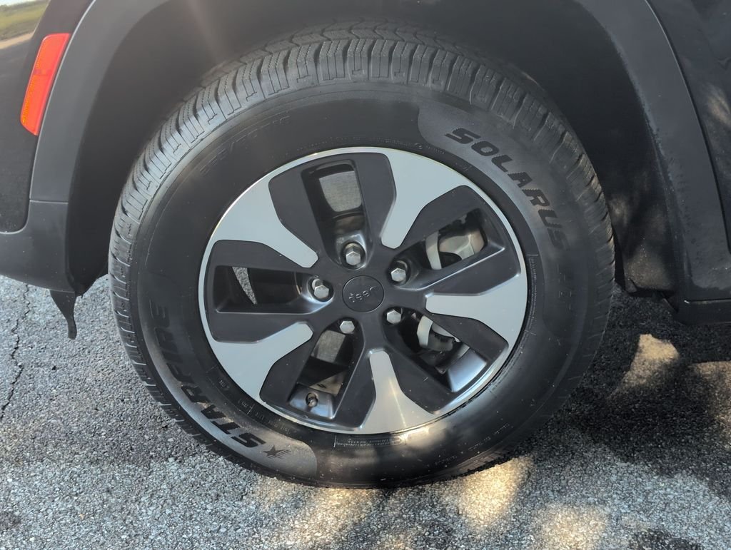 Used 2024 Black Jeep 4xe image 9