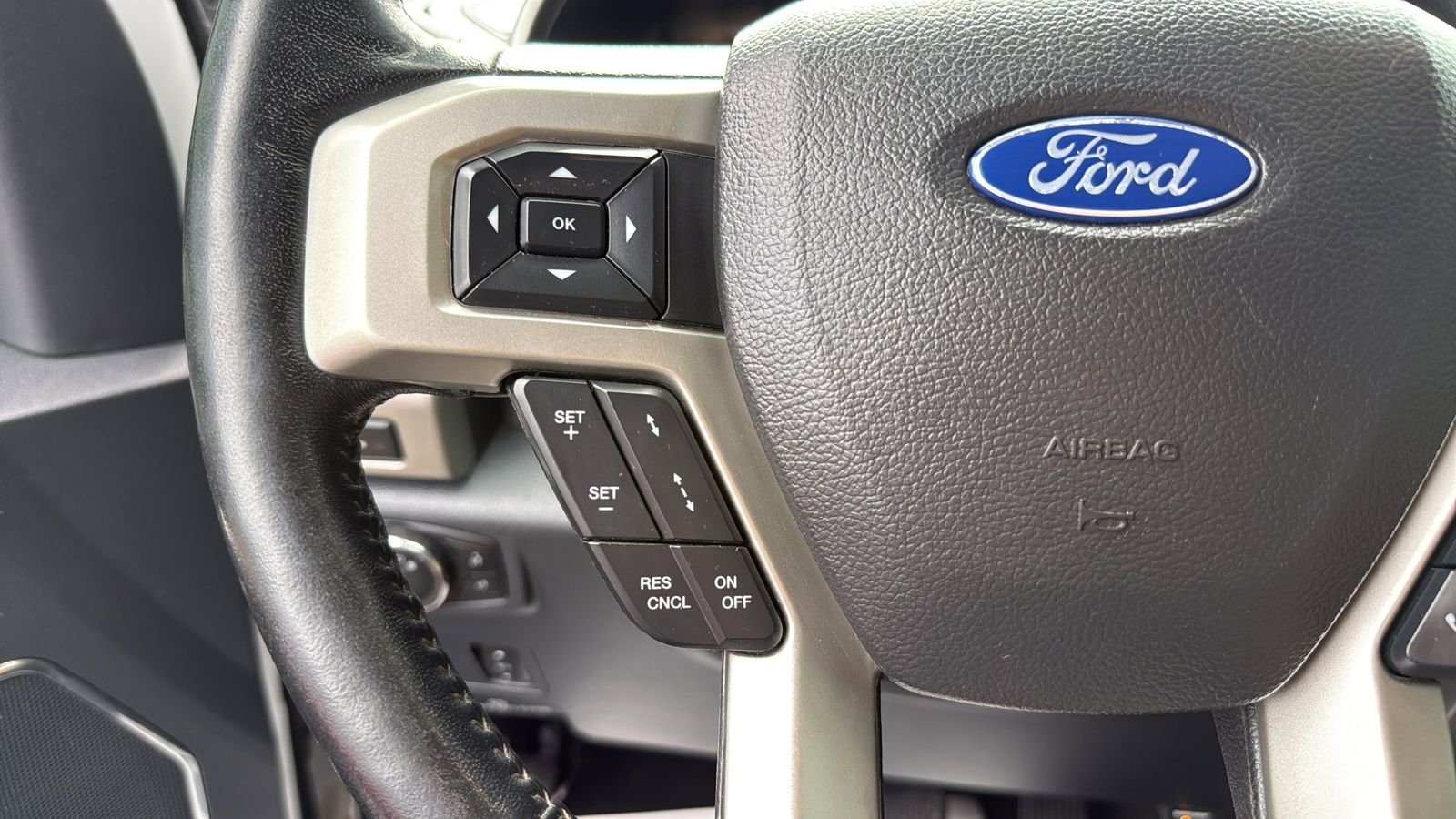 Used 2022 White Ford Lariat image 13