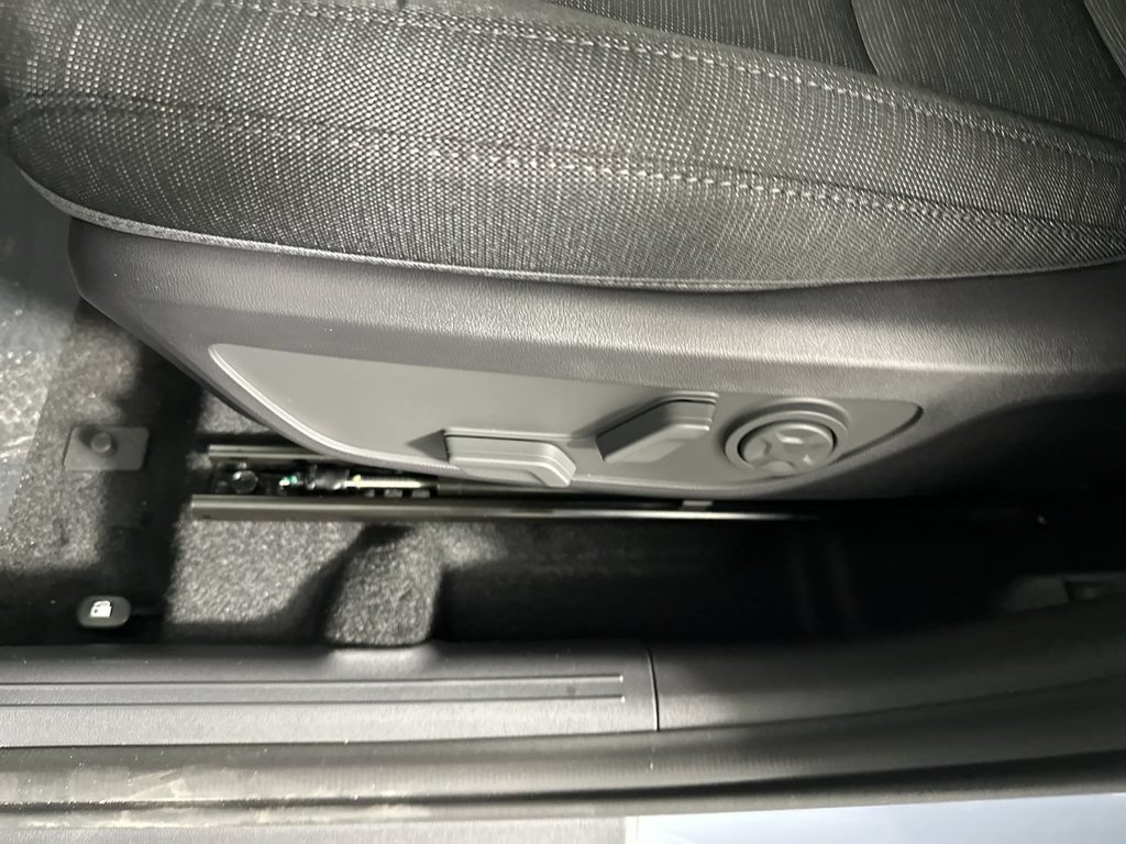 New 2027 Pale Gray Kia S image 4