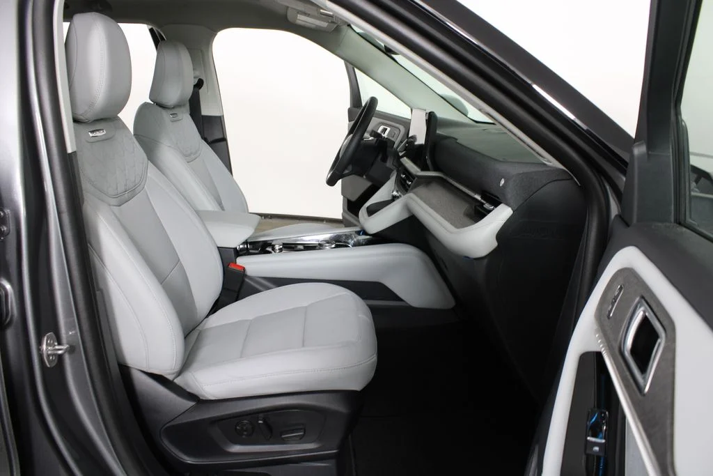 2026 Ford Explorer Platinum - Photo 18