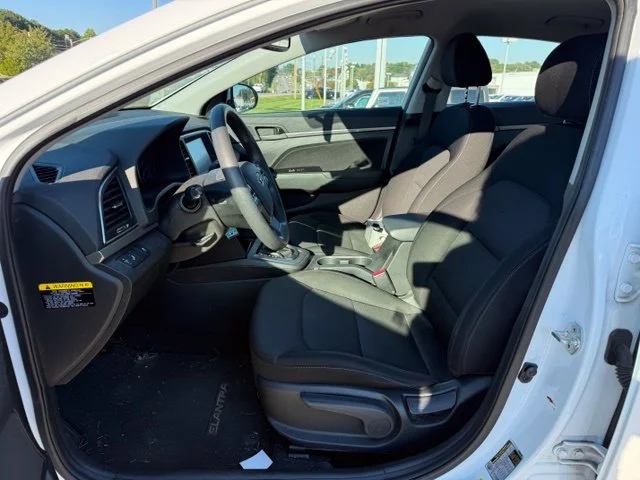 Used 2018 White Hyundai SEL image 11