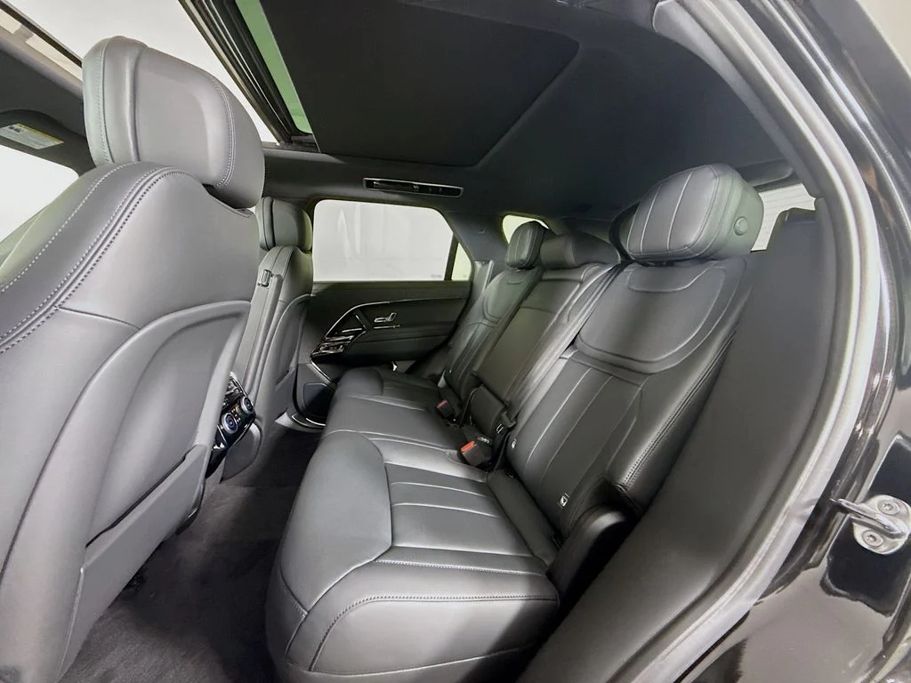 New 2026 Santorini Black Land Rover Dynamic SE image 24