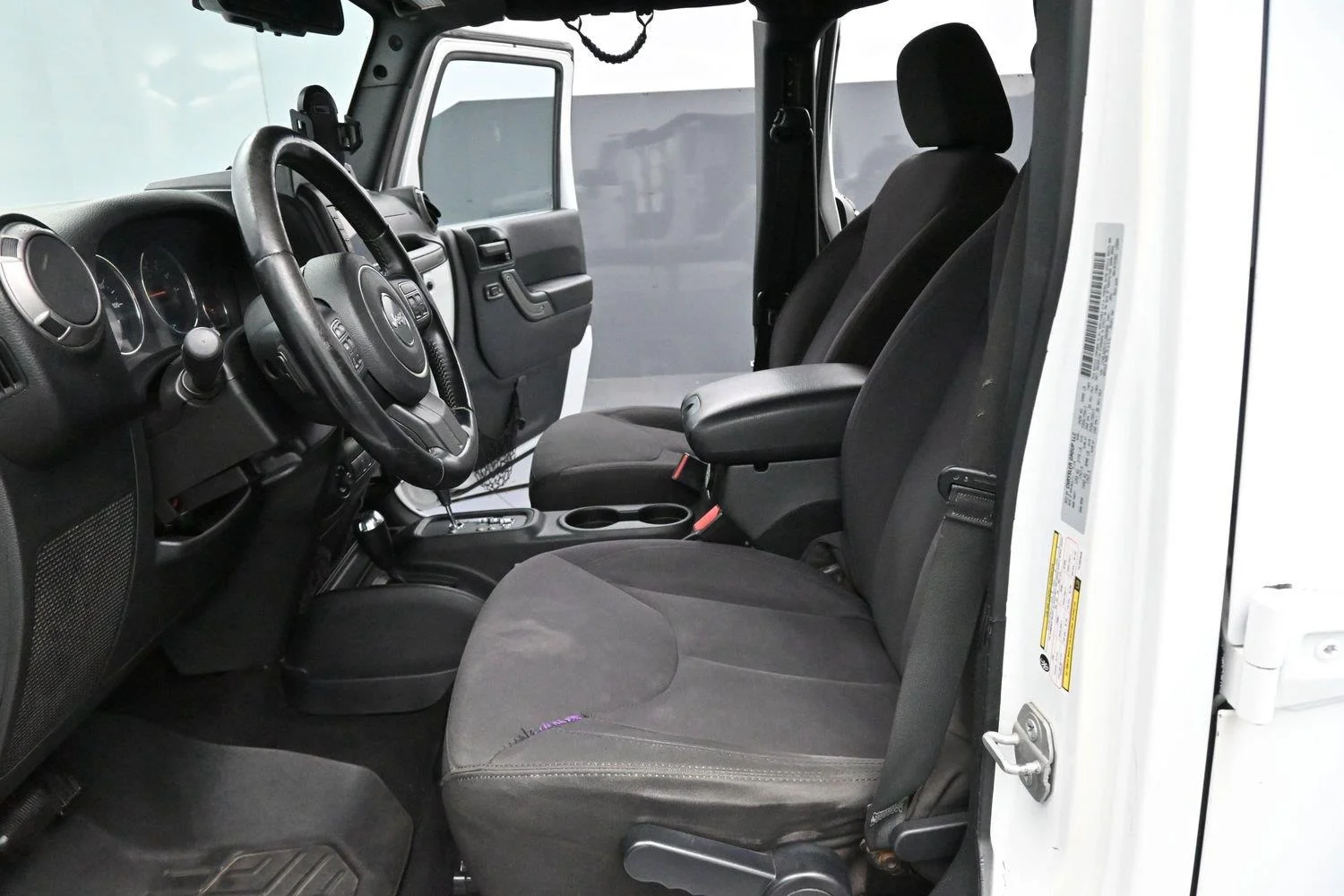 Used 2015 Bright White Clearcoat Jeep Sport image 13