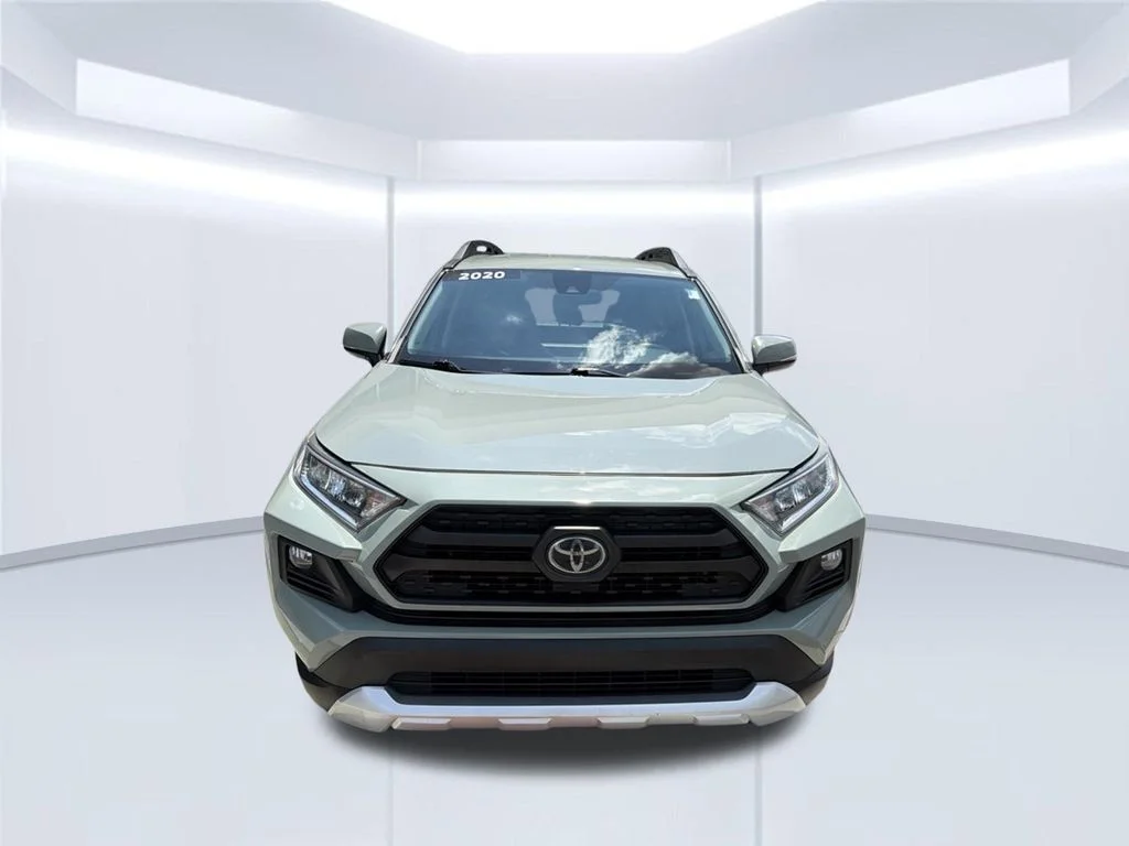 Used 2020  Toyota Adventure image 2