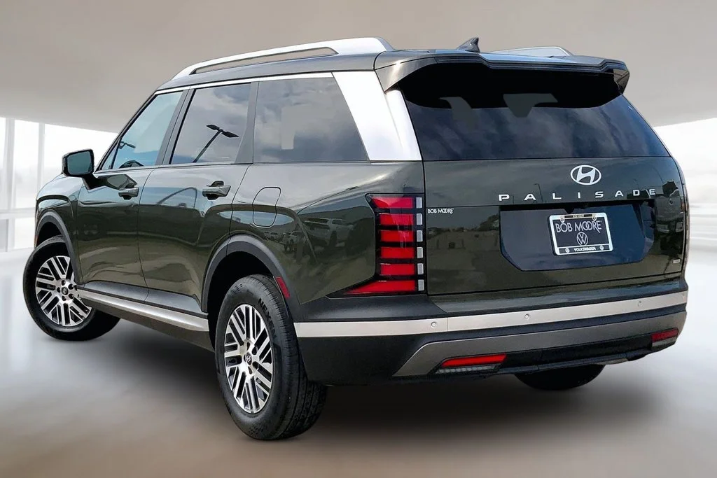 Used 2026 Titan Green Hyundai SEL image 12