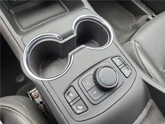 Used 2024 Riptide Metallic GMC SLT Front-Wheel Drive image 15
