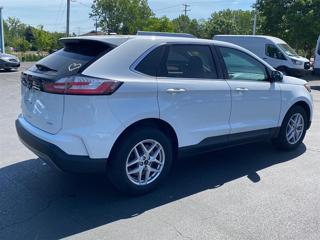 Used 2023 Oxford White Ford SEL image 10