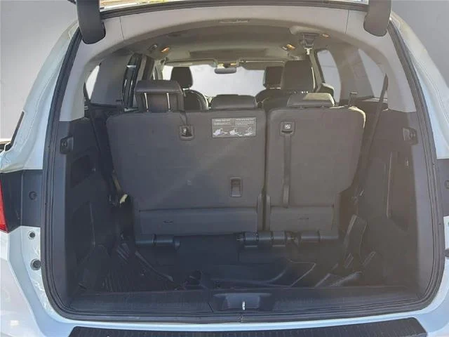 Used 2019 White Diamond Pearl Honda  image 20